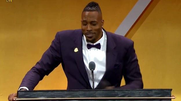 霍华德名人堂演讲期间导播切出詹姆斯特写镜头:勒布朗在这里啊